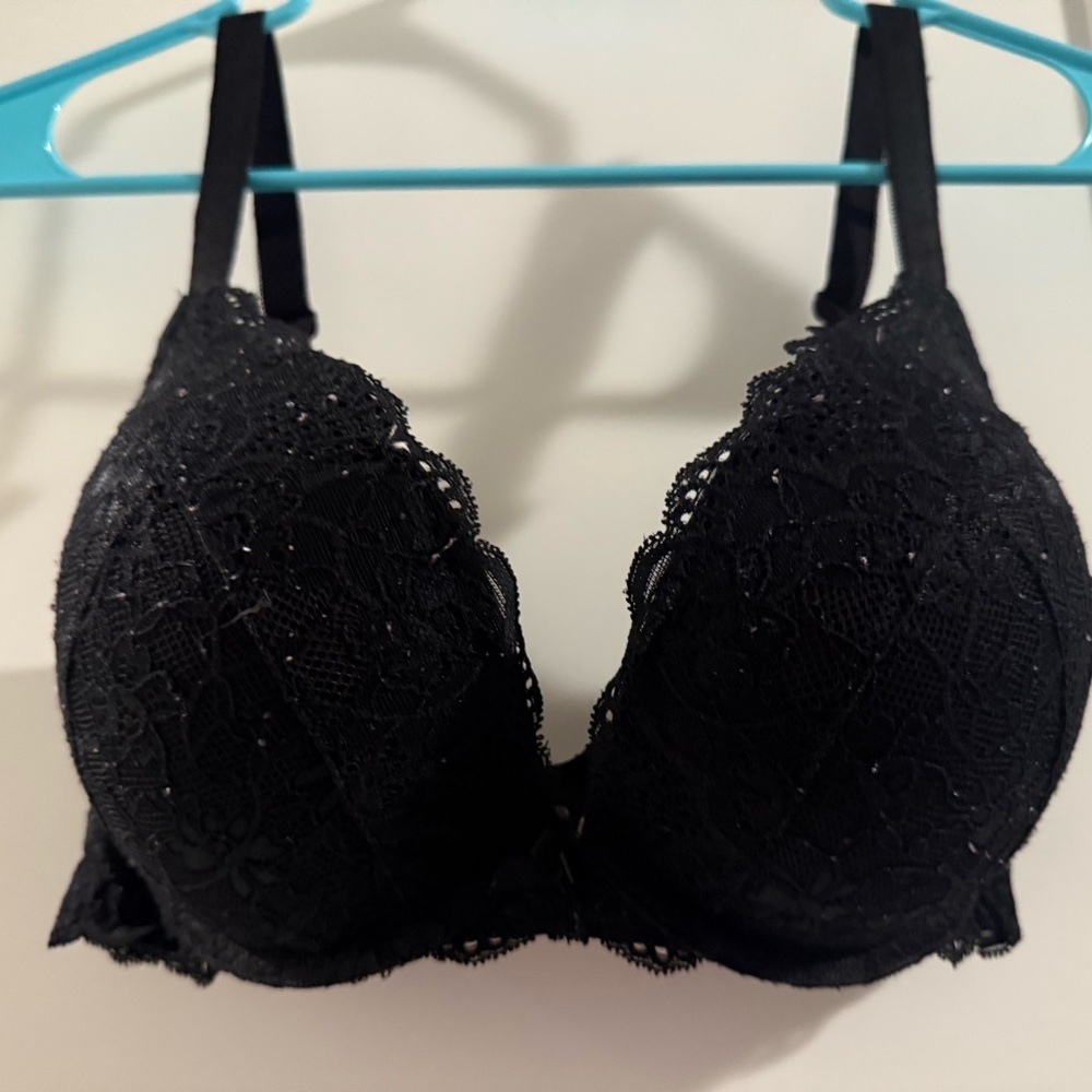 Chic Black Lace Underwire Bra